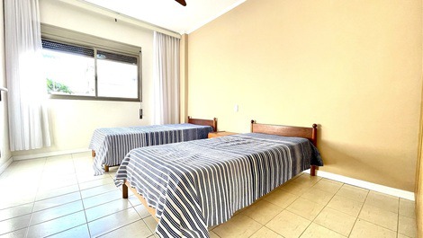 Apartment in Enseada in the Casa Grande Hotel Region for 10 People