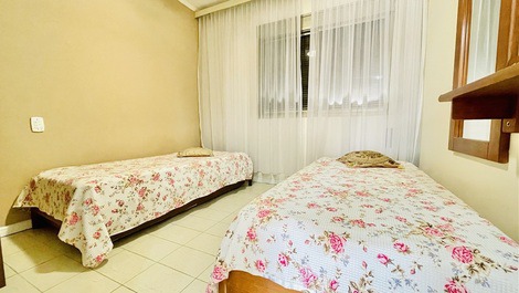 Apartment in Enseada in the Casa Grande Hotel Region for 10 People