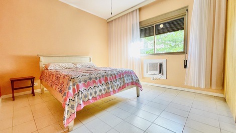 Apartment in Enseada in the Casa Grande Hotel Region for 10 People