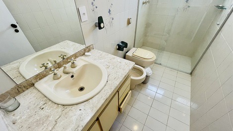 Apartment in Enseada in the Casa Grande Hotel Region for 10 People