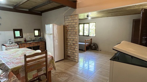 CASA 50 METROS DA PRAIA COM PÁTIO PRIVATIVO