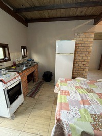 CASA 50 METROS DA PRAIA COM PÁTIO PRIVATIVO