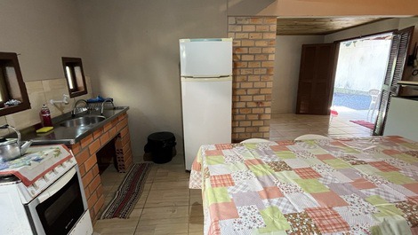 CASA 50 METROS DA PRAIA COM PÁTIO PRIVATIVO