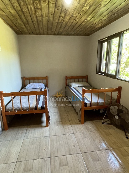 Casa para aluguel de temporada em Garopaba (Praia da Ferrugem)