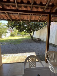 CASA 50 METROS DA PRAIA COM PÁTIO PRIVATIVO