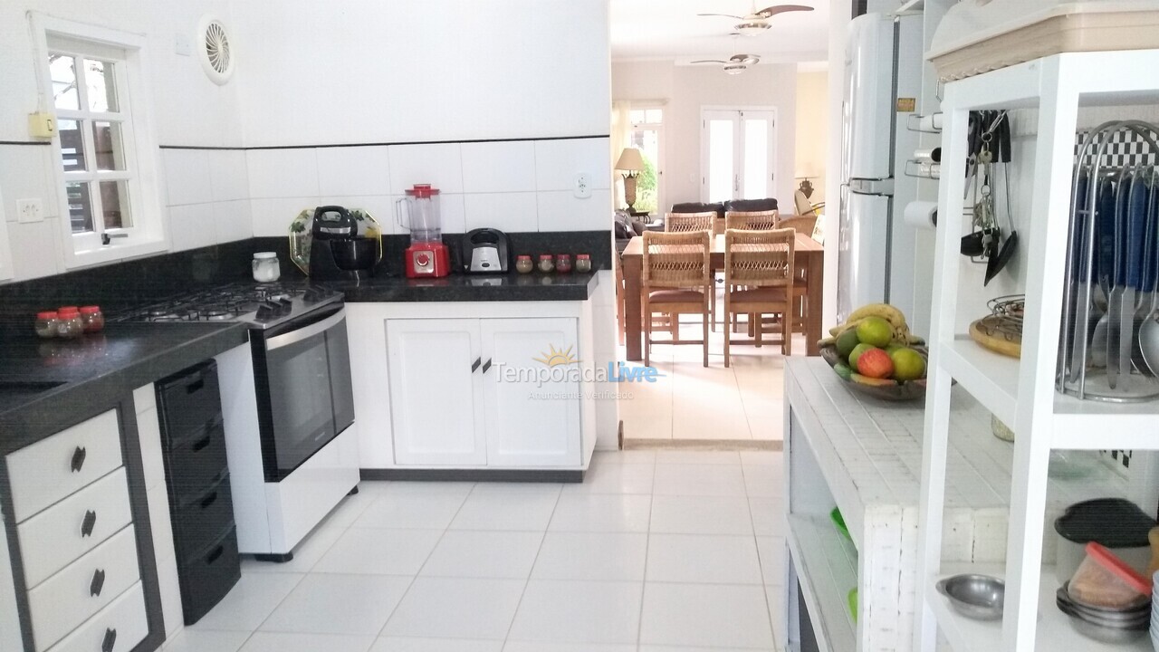 Casa para aluguel de temporada em Ubatuba (Praia do Lázaro)