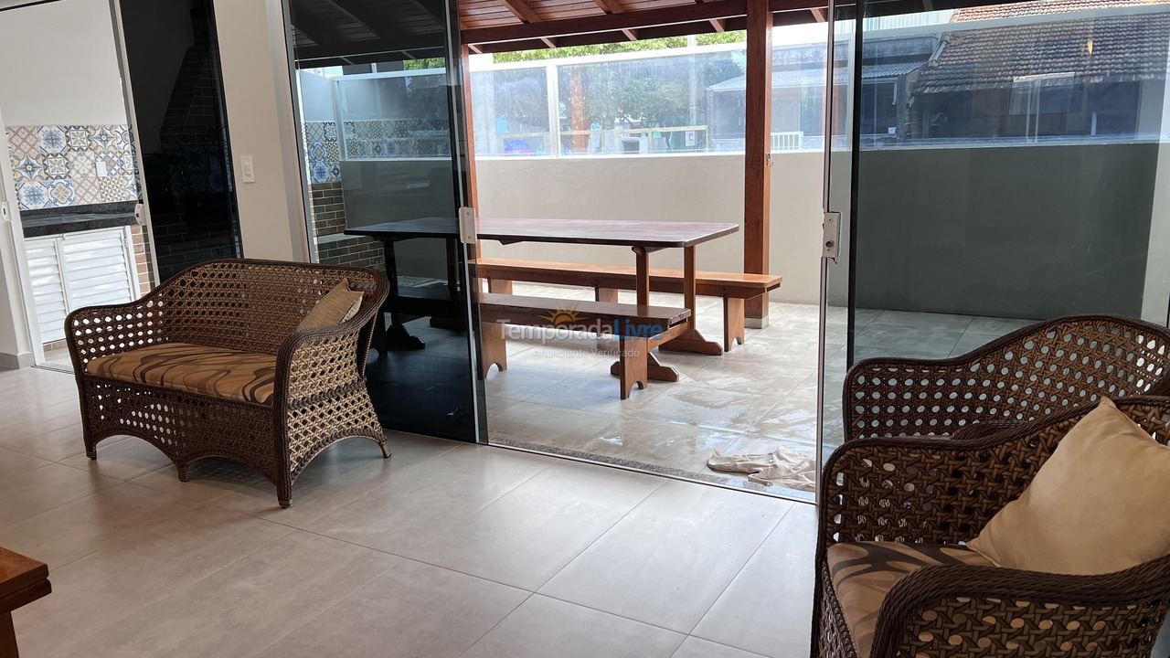 Casa para aluguel de temporada em Bombinhas (Canto Grande)