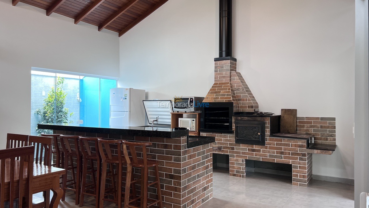 Casa para aluguel de temporada em Bombinhas (Canto Grande)