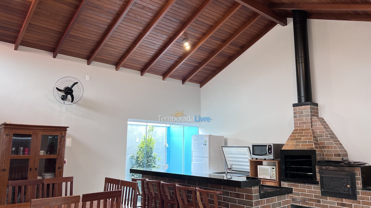 Casa para aluguel de temporada em Bombinhas (Canto Grande)