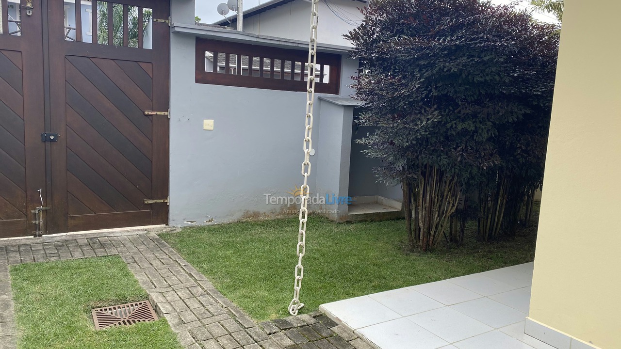 Casa para alquiler de vacaciones em São Sebastião (Praia deserta)