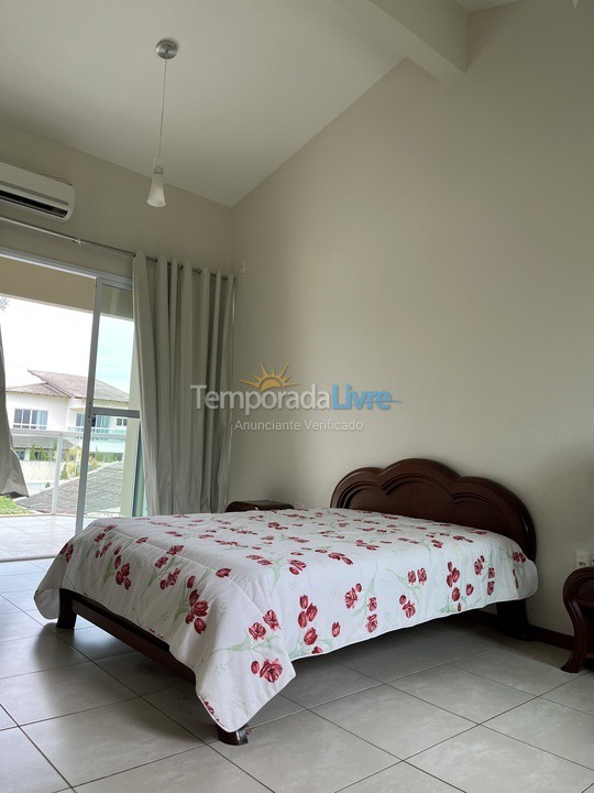 Casa para alquiler de vacaciones em Guarapari (Enseada Azul)