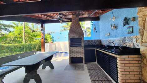 CONFORTÁVEL CASA TERREA - PRAIA GUARATUBA SP - 50 MTS DA PRAIA - WIFI