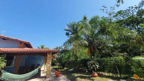 CONFORTÁVEL CASA TERREA - PRAIA GUARATUBA SP - 50 MTS DA PRAIA - WIFI