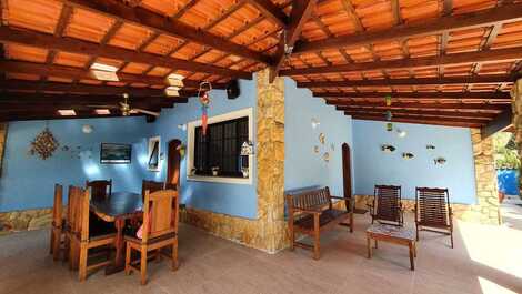 CONFORTÁVEL CASA TERREA - PRAIA GUARATUBA SP - 50 MTS DA PRAIA - WIFI