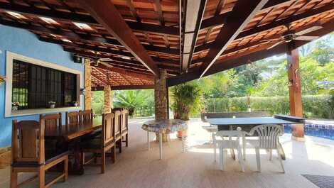 CONFORTÁVEL CASA TERREA - PRAIA GUARATUBA SP - 50 MTS DA PRAIA - WIFI