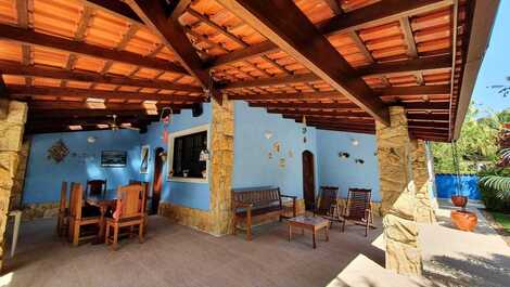 CONFORTÁVEL CASA TERREA - PRAIA GUARATUBA SP - 50 MTS DA PRAIA - WIFI