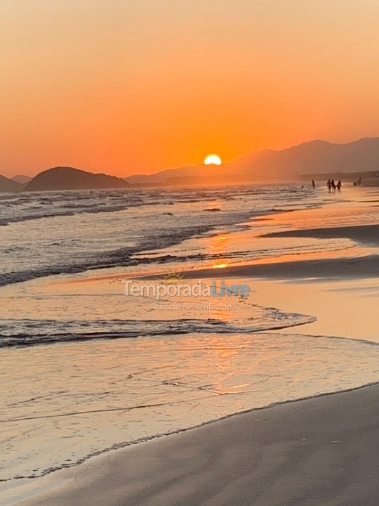 Casa para aluguel de temporada em Bertioga (Praia de Guaratuba)