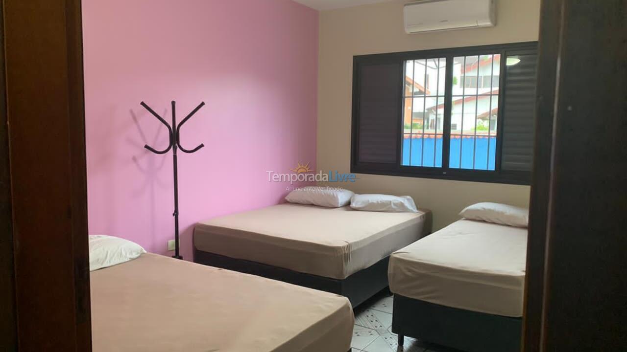 Casa para aluguel de temporada em Bertioga (Praia de Guaratuba)