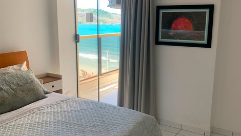 Vista da suite c/ar condicionado e sacada para a praia do morro