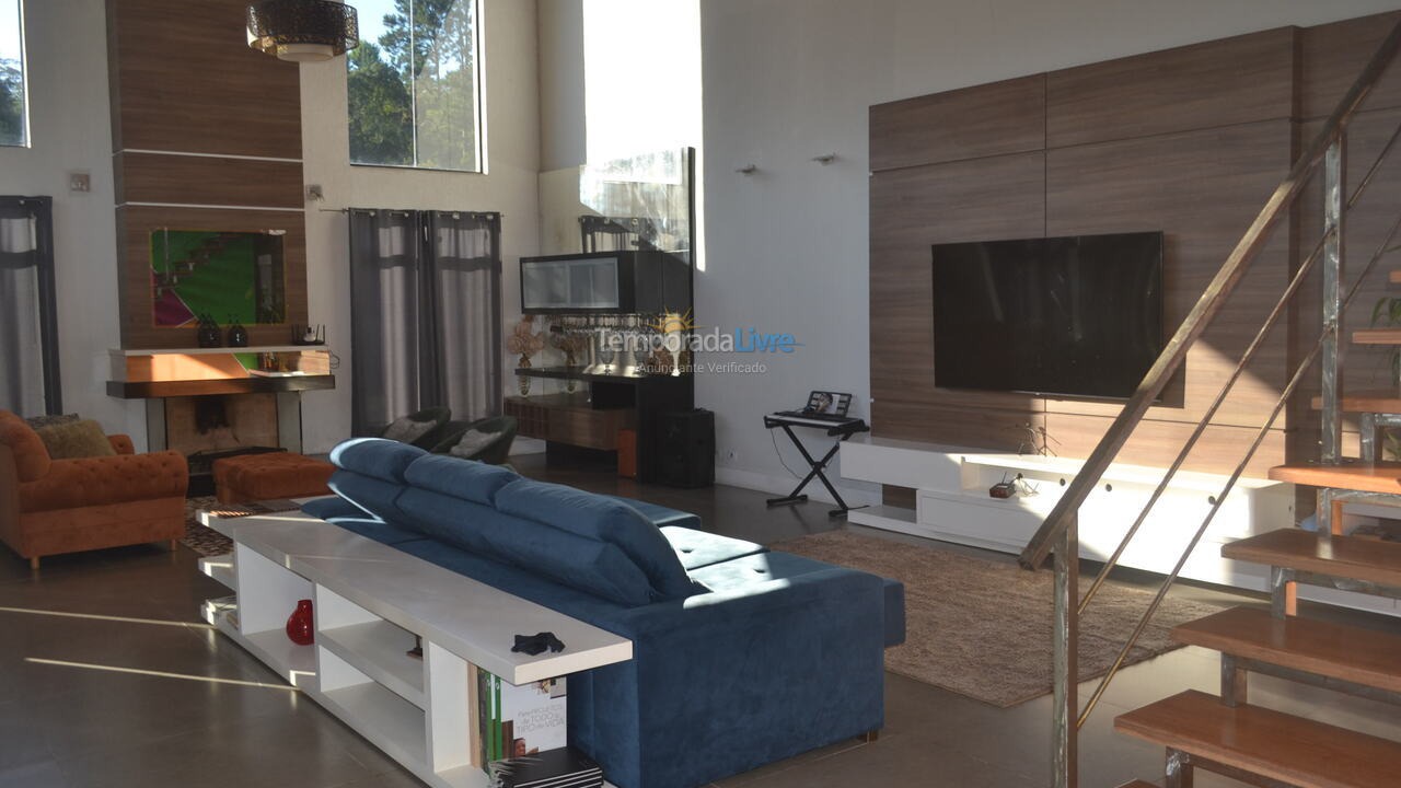 Casa para aluguel de temporada em Mogi das Cruzes (Biritiba Ussu)