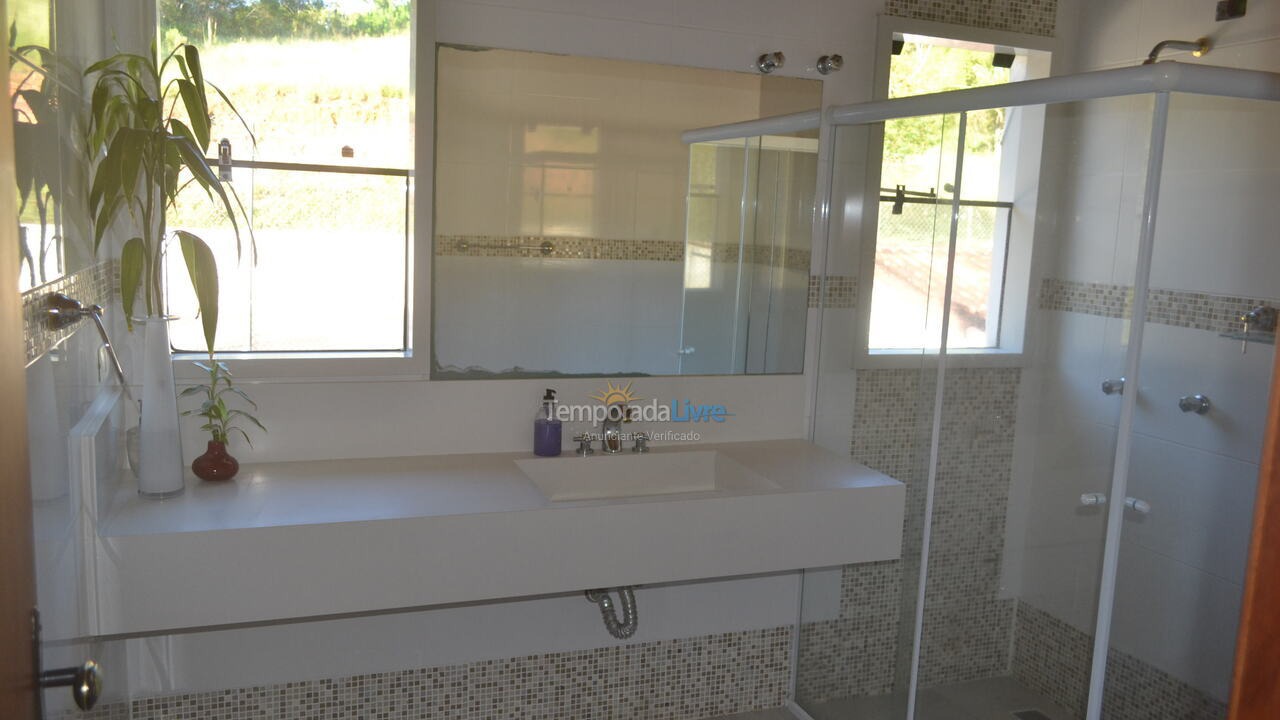 Casa para aluguel de temporada em Mogi das Cruzes (Biritiba Ussu)