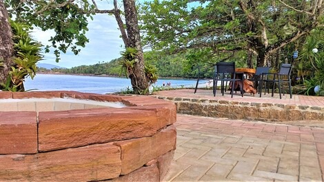 House standing on the sand - Praia da Fortaleza (Ubatuba)