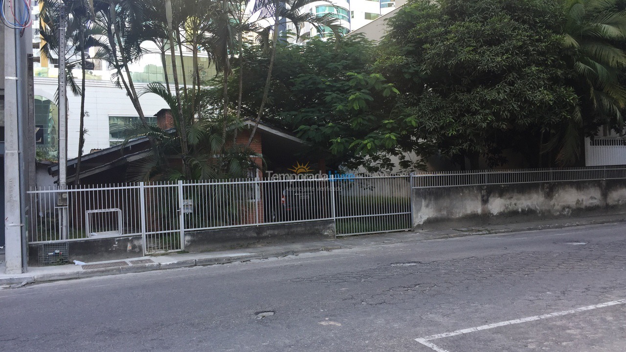 Casa para aluguel de temporada em Itapema (Meia Praia)
