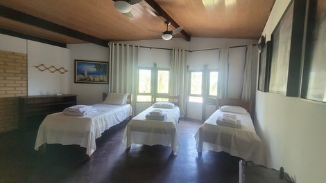 Casa frente al mar con aire acondicionado y piscina.