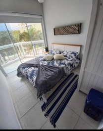 RIVIERA: Pie en la arena, 3 dormitorios (1 suite), aire, 8 invitados, balcón con Chur, M7