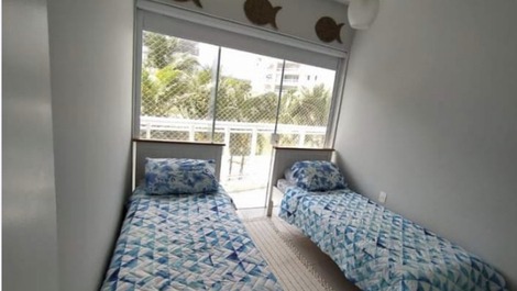 RIVIERA: Pie en la arena, 3 dormitorios (1 suite), aire, 8 invitados, balcón con Chur, M7