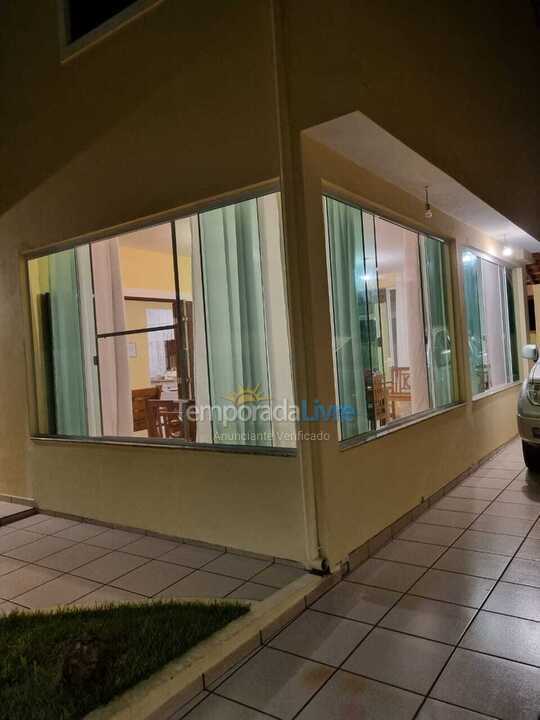 Casa para alquiler de vacaciones em São Sebastião (Praia da Boracéia)