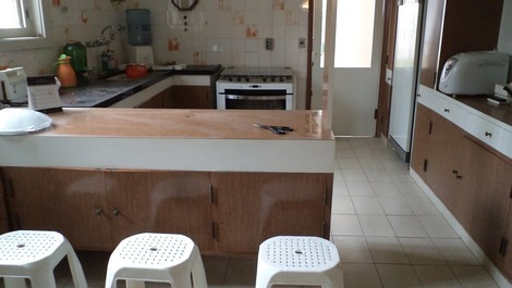 ACOGEDORA CASA HASTA 15 PERSONAS GUARUJÁ - ENSEADA A 2 CUADRAS DE LA PLAYA