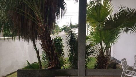 ACOGEDORA CASA HASTA 15 PERSONAS GUARUJÁ - ENSEADA A 2 CUADRAS DE LA PLAYA