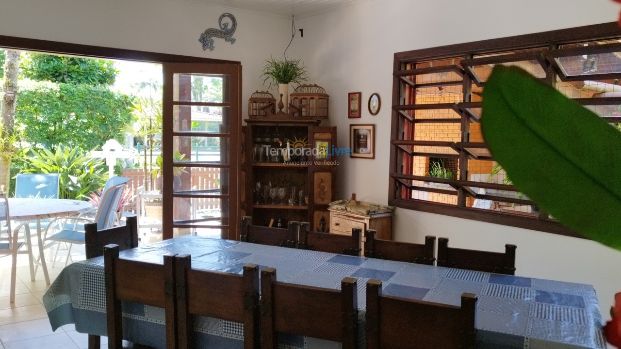 Casa para alquiler de vacaciones em Ubatuba (Praia do Lázaro)