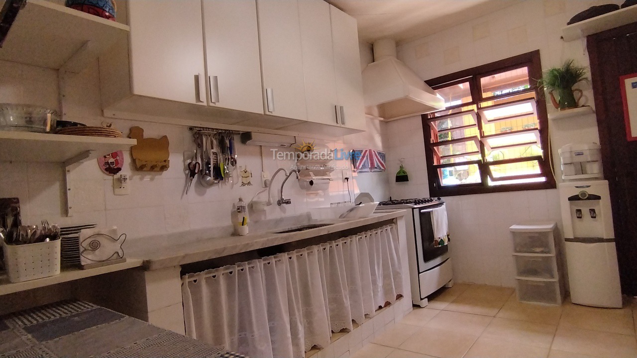 Casa para alquiler de vacaciones em Ubatuba (Praia do Lázaro)