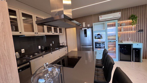 APARTAMENTO BEIRA MAR 3 SUÍTES