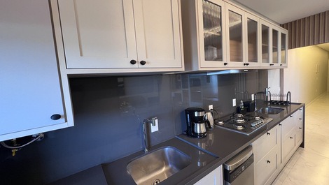 APARTAMENTO BEIRA MAR 3 SUÍTES