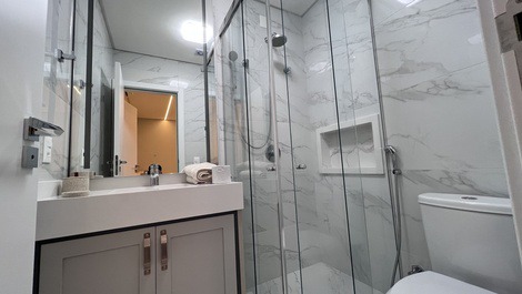 APARTAMENTO BEIRA MAR 3 SUÍTES