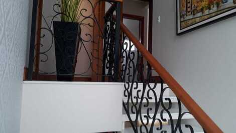 Escada que leva ao 2º piso