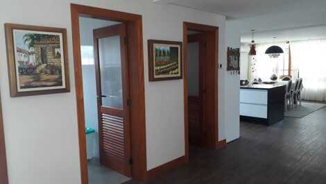 Vista para a lavanderia e loçário