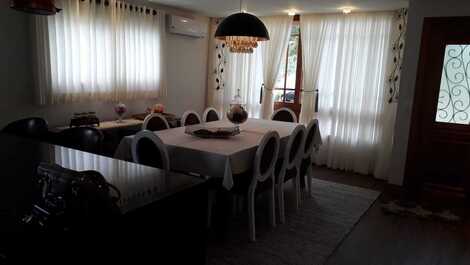 Cozinha e sala de jantar