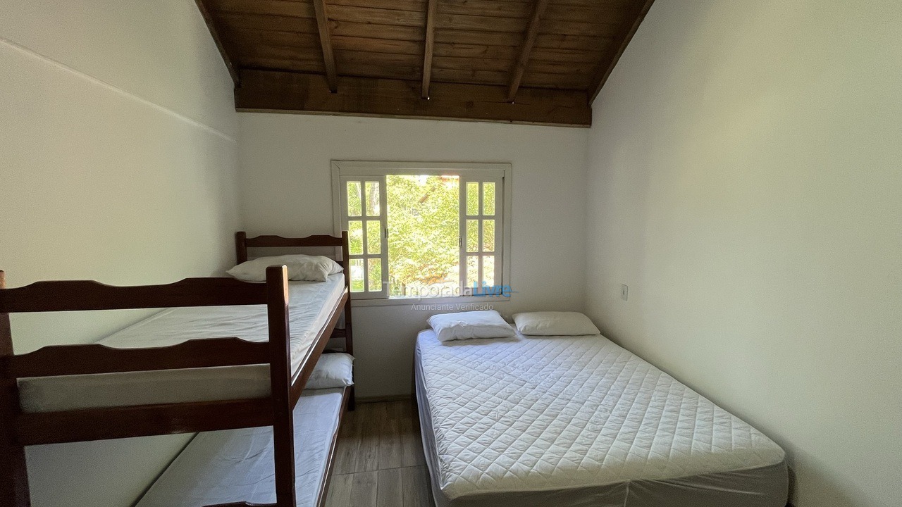 Casa para aluguel de temporada em Garopaba (Praia da Ferrugem)