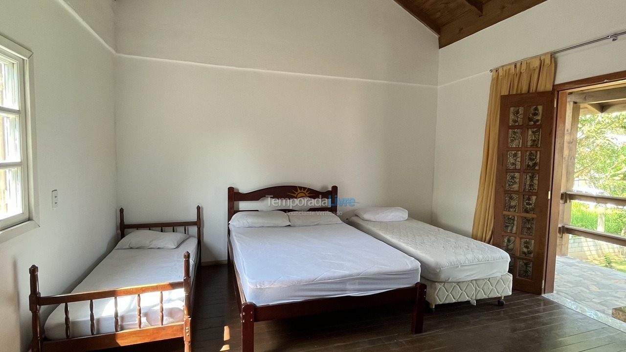 Casa para aluguel de temporada em Garopaba (Praia da Ferrugem)