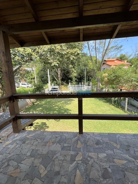 Casa para aluguel de temporada em Garopaba (Praia da Ferrugem)