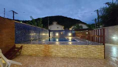 Temporada/ Mensal.Casa com 4 suites, churrasq. c/ pisc. prox praia.