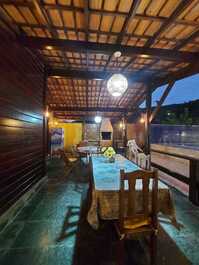 Temporada/ Mensal.Casa com 4 suites, churrasq. c/ pisc. prox praia.