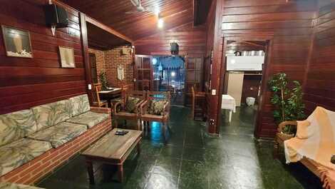 Temporada/ Mensal.Casa com 4 suites, churrasq. c/ pisc. prox praia.