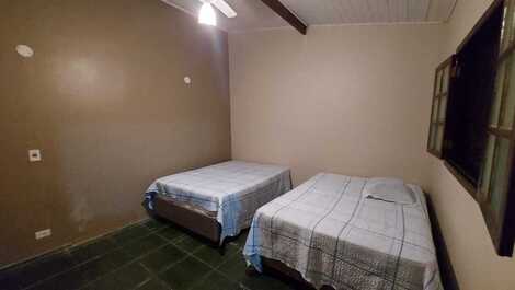 Temporada/ Mensal.Casa com 4 suites, churrasq. c/ pisc. prox praia.