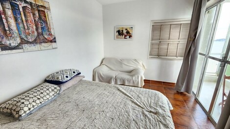 Apt facing the sea 3 bedrooms, 1 parking space, high floor, excellent sea view!