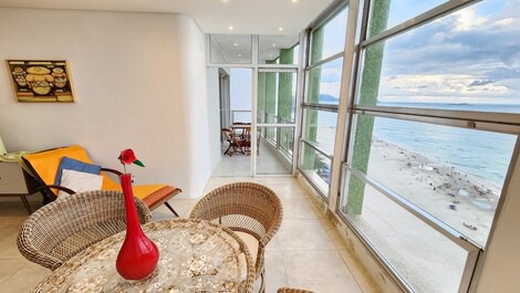 Apt facing the sea 3 bedrooms, 1 parking space, high floor, excellent sea view!